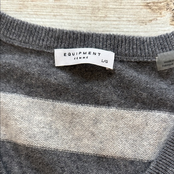 Equipment Femme Gray V-Neck Cashmere Blend Sweater - Picture 2 of 5